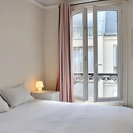 116480 - 4 Personnes Passy Parijs